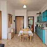 דירה In 203 *